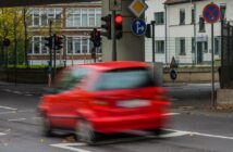 Rote Ampel überfahren: Ausreden und Konsequenzen  ( Foto: Adobe Stock- Fotoschlick )