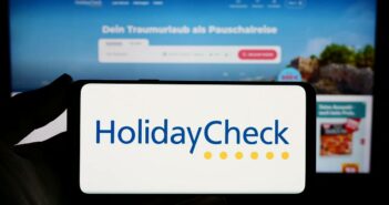 HolidayCheck – Die Plattform für Pauschalreisen und Hotelbewertungen (Foto: AdobeStock - 675198243 Timon)