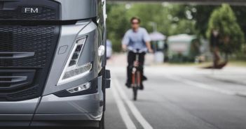 Volvo Trucks führt neue Sicherheitssysteme zum Schutz von Fußgängern und Radfahrern (Foto: Volvo Group Trucks Central Europe GmbH)